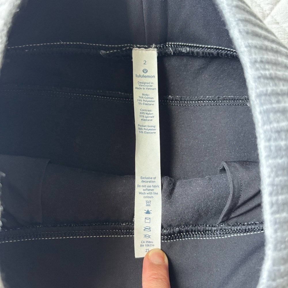 Lululemon Athletica New Form Cropped Pants - Picture 8 of 10